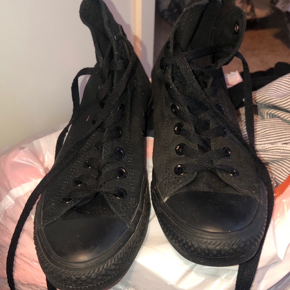 High top all black converse women’s size 10